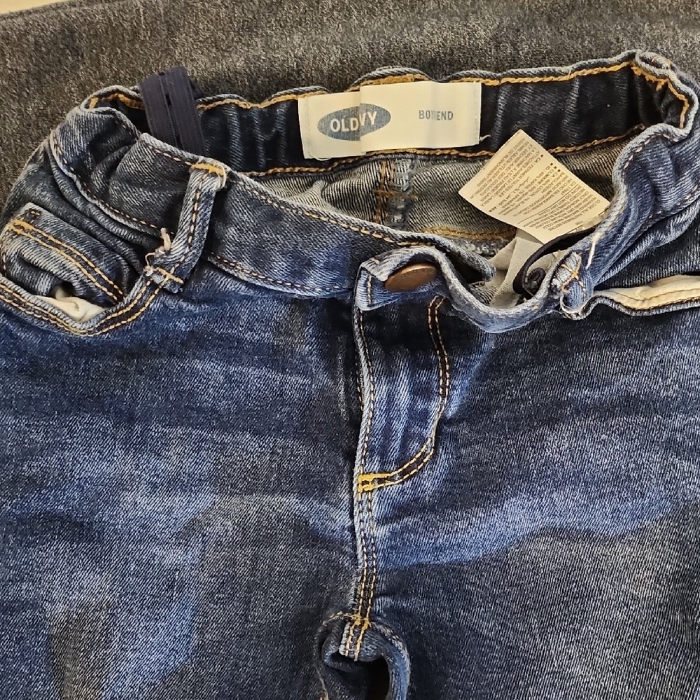 4 Pairs Of 4-5T Pants - Picture 2 of 6